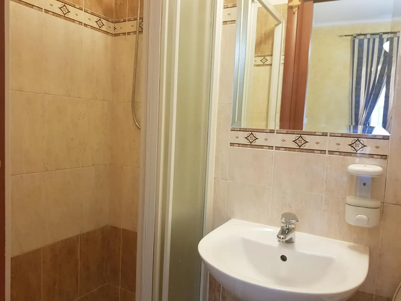 **  Rainbow Guest House Roma Italia