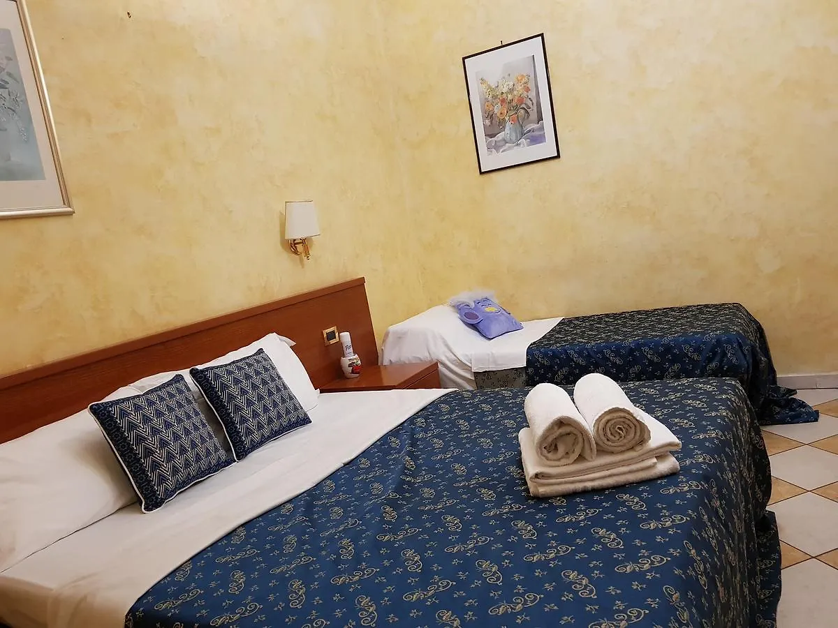 Rainbow Guest House Roma 2*,  Italia